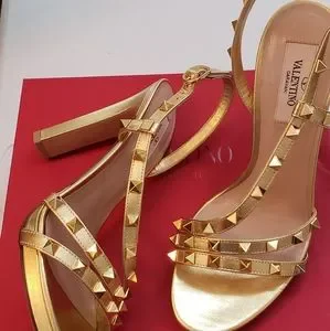 VALENTINO ゴールド スパンコール タンクトップ VALENTINO ゴールド スパンコール タンクトップ